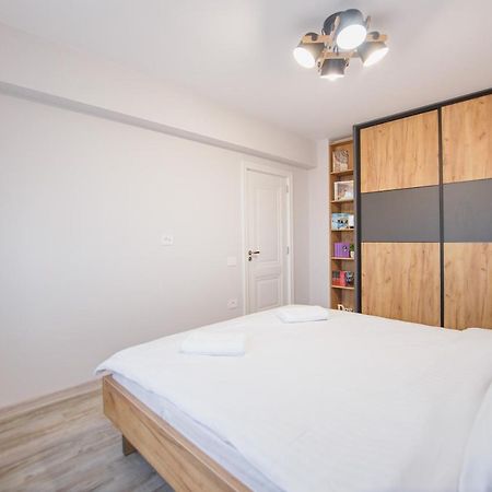 Appartamento Creamy Wood Haven Gran Varadino Esterno foto