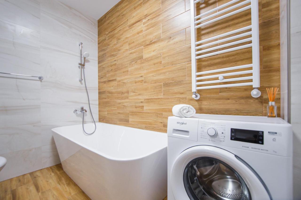 Appartamento Creamy Wood Haven Gran Varadino Esterno foto