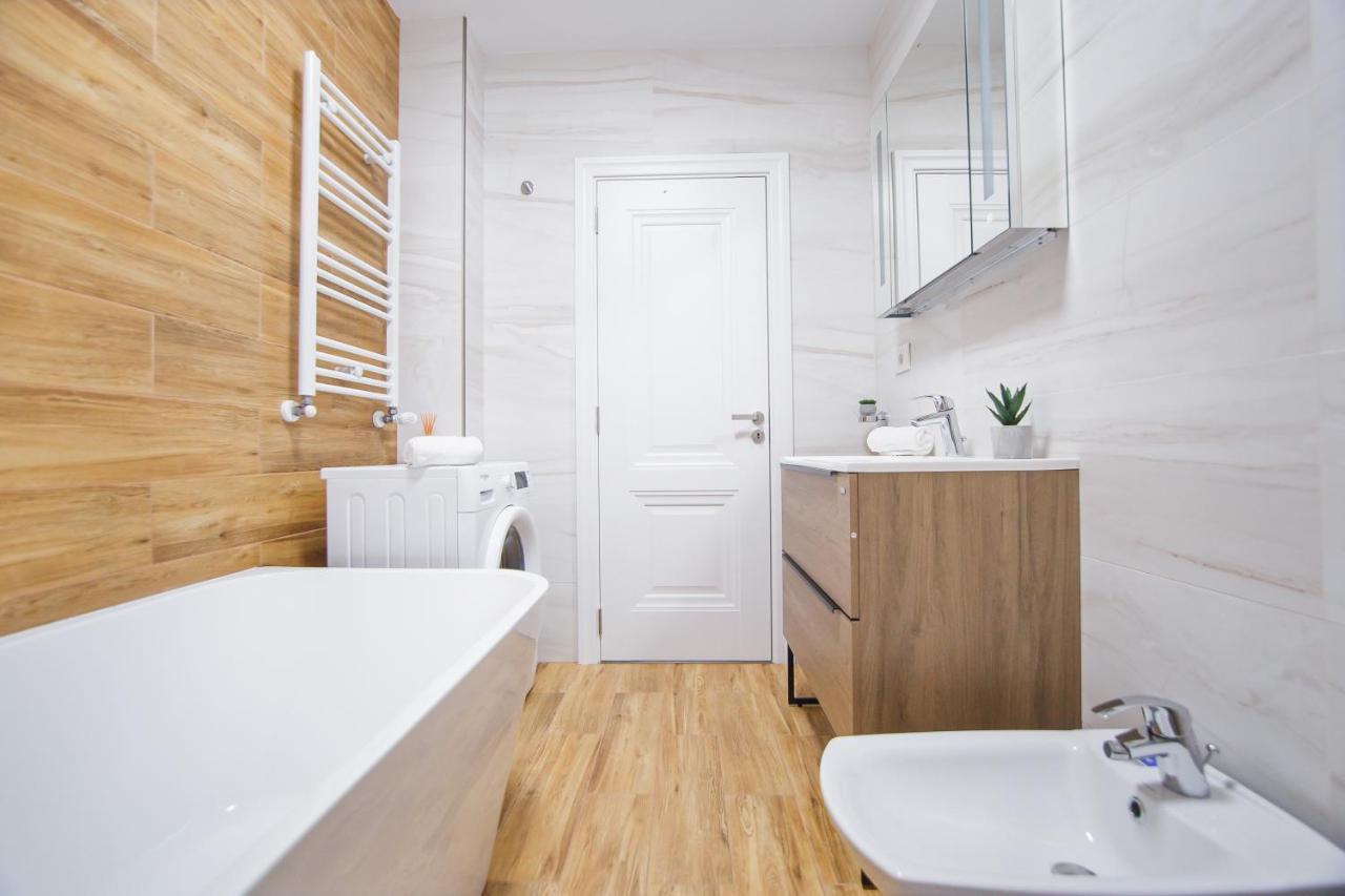 Appartamento Creamy Wood Haven Gran Varadino Esterno foto