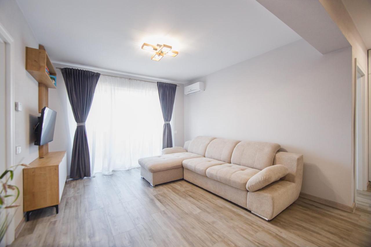 Appartamento Creamy Wood Haven Gran Varadino Esterno foto