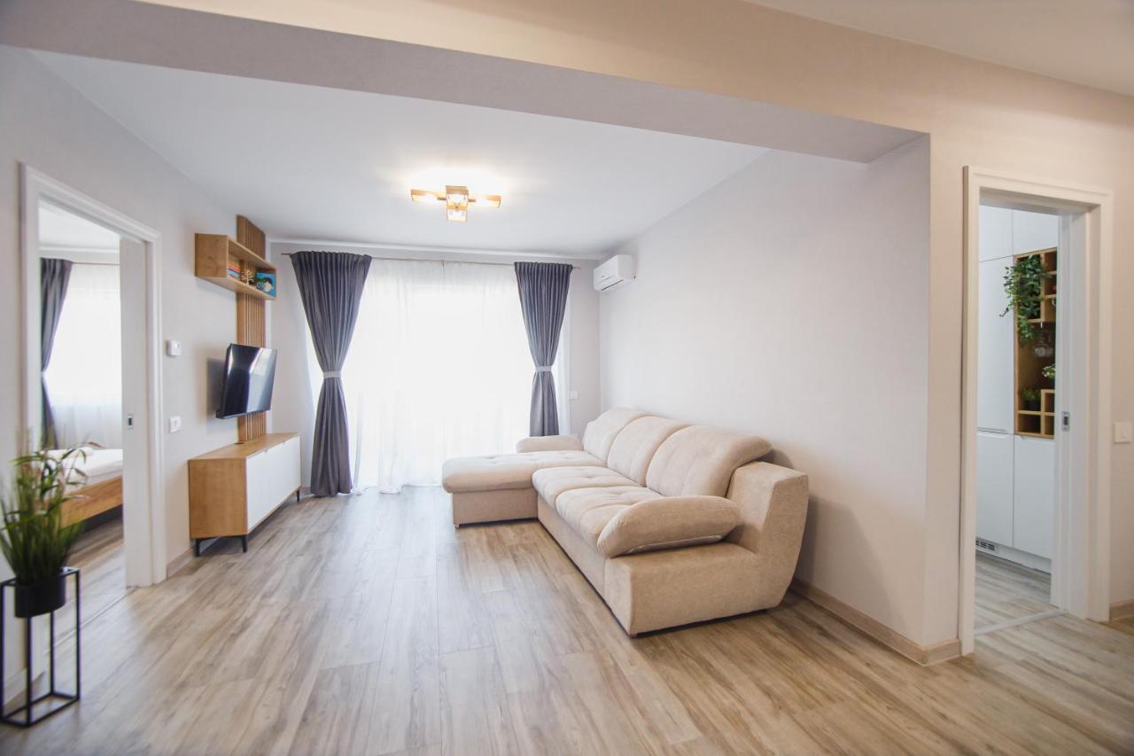 Appartamento Creamy Wood Haven Gran Varadino Esterno foto