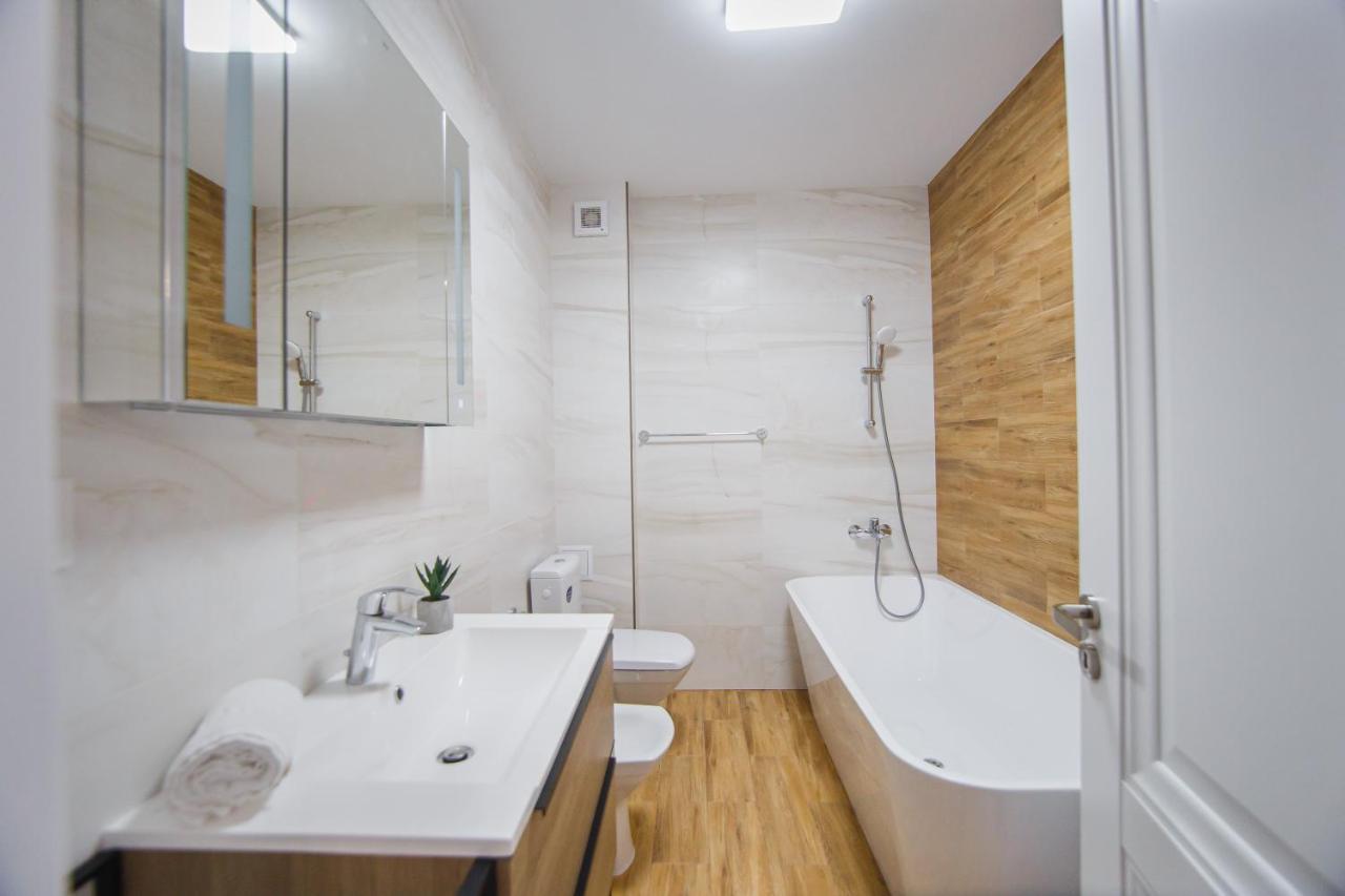 Appartamento Creamy Wood Haven Gran Varadino Esterno foto