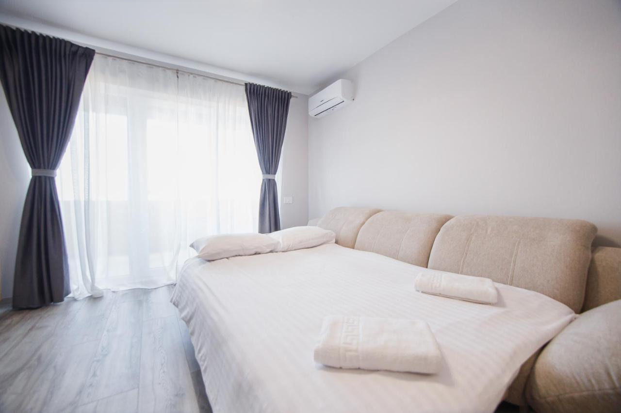 Appartamento Creamy Wood Haven Gran Varadino Esterno foto